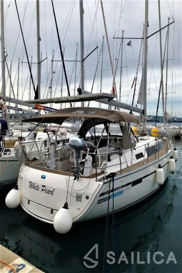 Bavaria 37 Cruiser - Yacht Charter Sailica