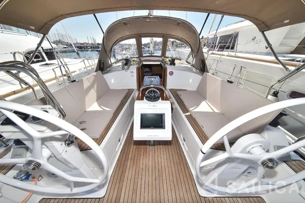 Bavaria 37 Cruiser - Yacht Charter Sailica