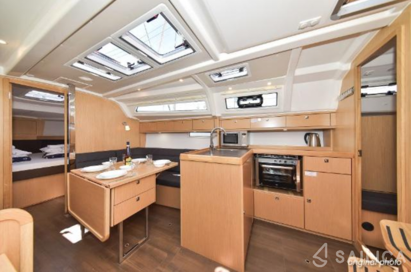 Bavaria 37 Cruiser - Yacht Charter Sailica