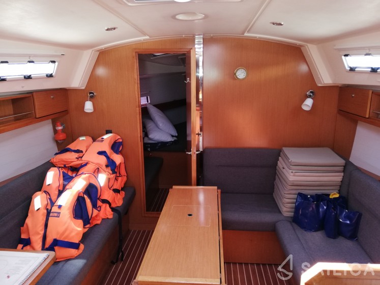 Bavaria 36 Cruiser - Yacht Charter Sailica