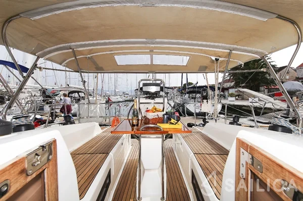 Bavaria 36 Cruiser - Yacht Charter Sailica