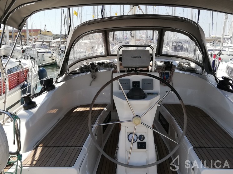 Bavaria 36 Cruiser - Yacht Charter Sailica