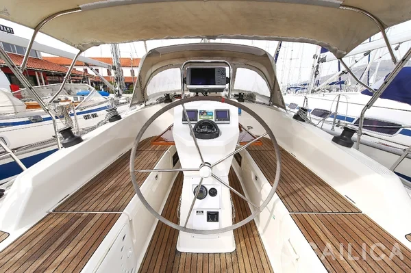 Bavaria 36 Cruiser - Yacht Charter Sailica
