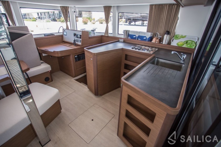 Lagoon 42 - Yacht Charter Sailica