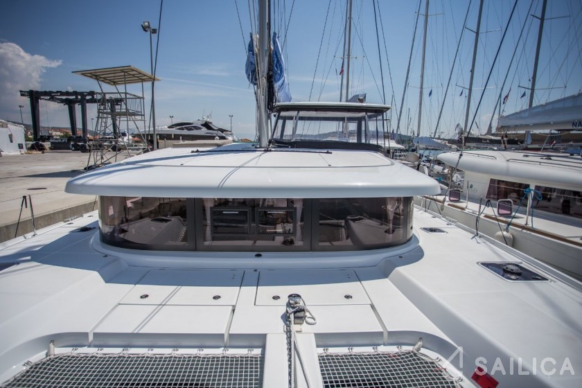 Lagoon 42 - Yacht Charter Sailica