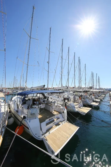 Bavaria 45 Cruiser - Yacht Charter Sailica