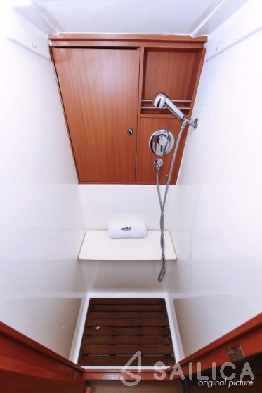 Bavaria 45 Cruiser - Yacht Charter Sailica