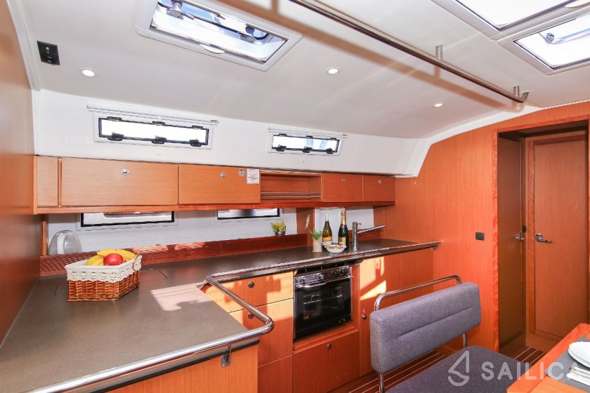 Bavaria 45 Cruiser - Yacht Charter Sailica