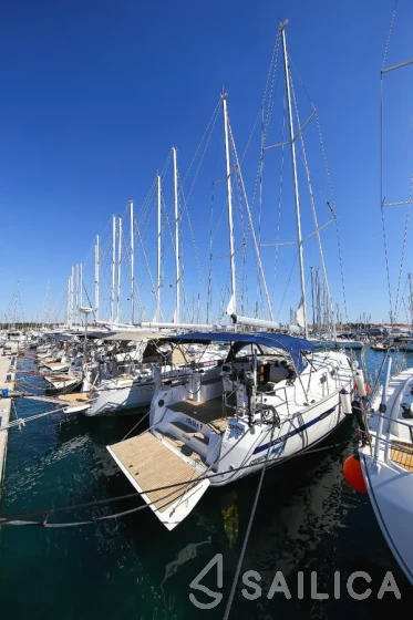 Bavaria 45 Cruiser - Yacht Charter Sailica