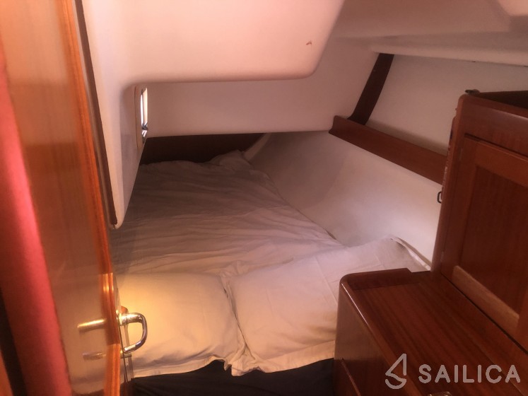 Elan 333 - Yacht Charter Sailica