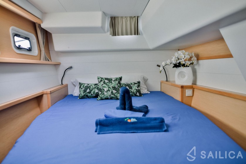 Lagoon 450  Flybridge - Yacht Charter Sailica