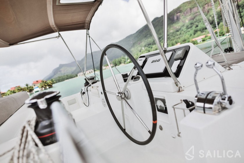 Lagoon 450  Flybridge - Yacht Charter Sailica