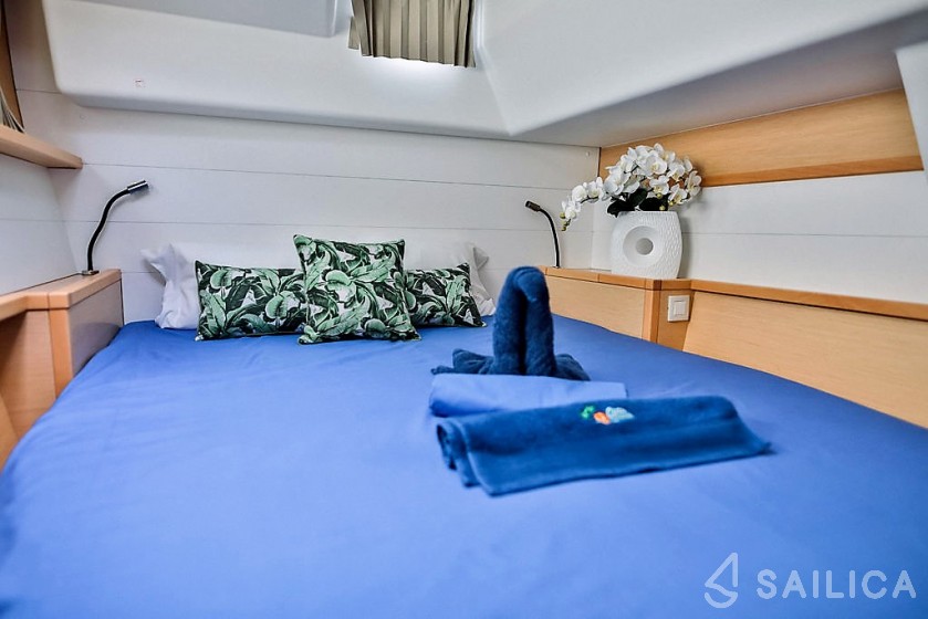 Lagoon 450  Flybridge - Yacht Charter Sailica