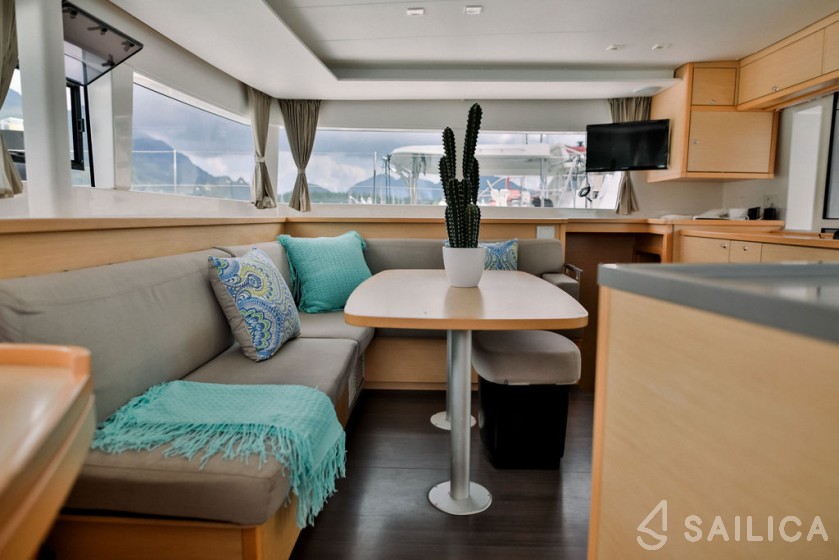 Lagoon 450  Flybridge - Yacht Charter Sailica