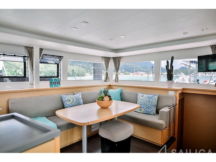 Lagoon 450  Flybridge - Yacht Charter Sailica