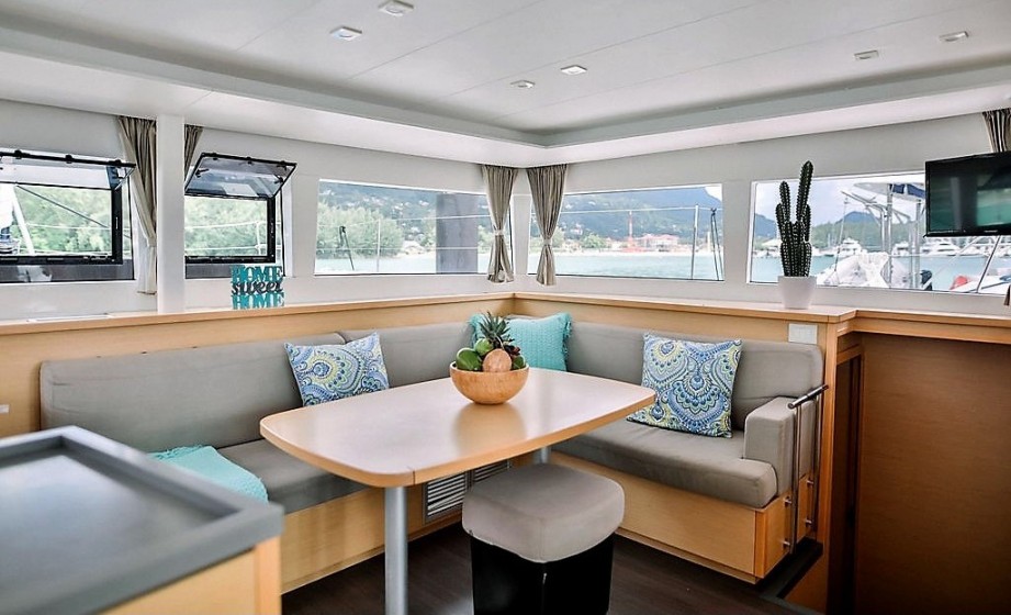 Lagoon 450  Flybridge - Yacht Charter Sailica