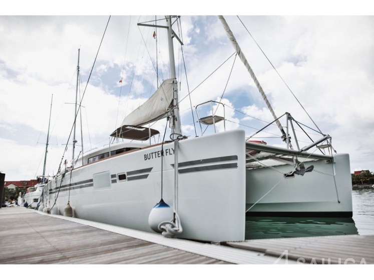 Lagoon 450  Flybridge - Yacht Charter Sailica