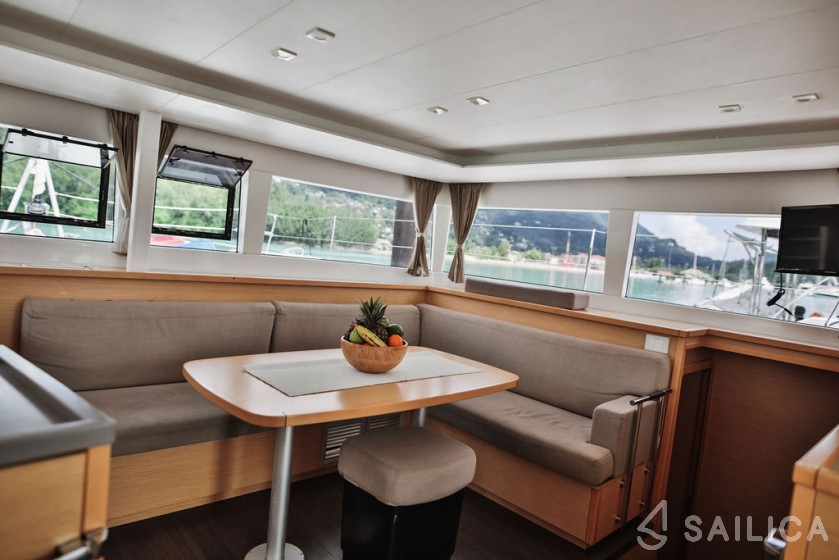 Lagoon 450  Flybridge - Yacht Charter Sailica