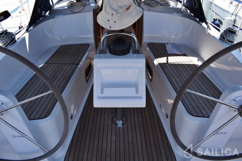 Bavaria 37 Cruiser - Yacht Charter Sailica