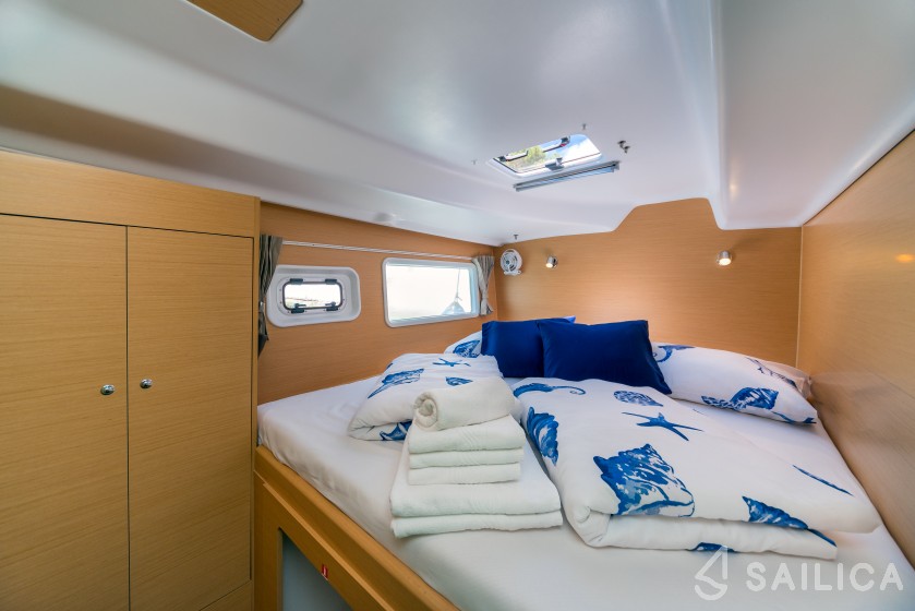 Lagoon 380 - Yacht Charter Sailica