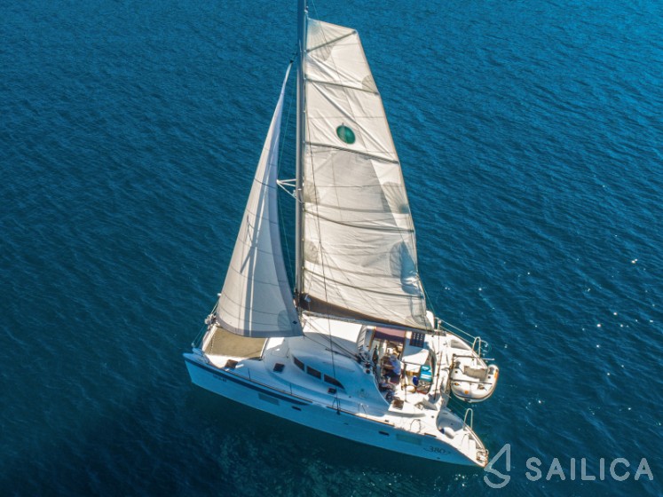 Lagoon 380 - Yacht Charter Sailica