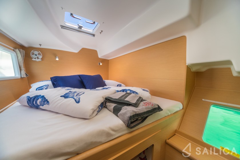 Lagoon 380 - Yacht Charter Sailica