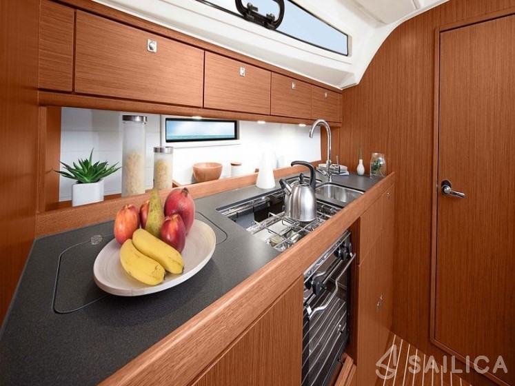 Bavaria Cruiser 41 - Yacht Charter Sailica