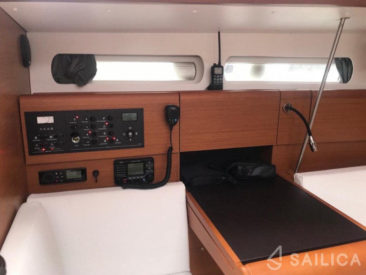 Sun Odyssey 419 - Yacht Charter Sailica