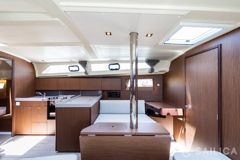 Oceanis 41.1 - Yacht Charter Sailica
