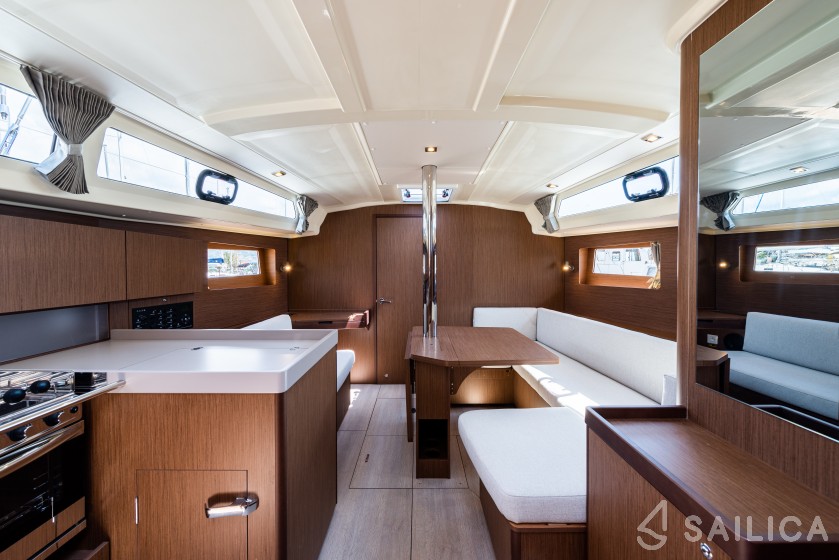 Oceanis 41.1 - Yacht Charter Sailica