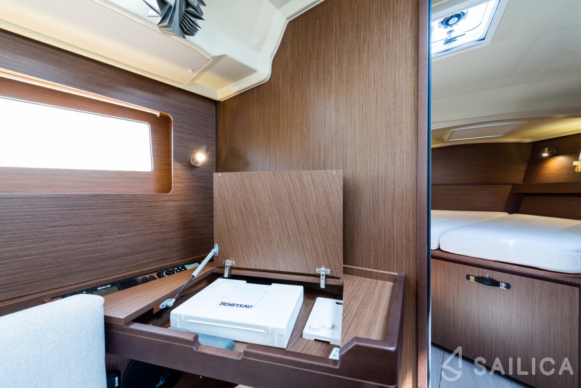 Oceanis 41.1 - Yacht Charter Sailica
