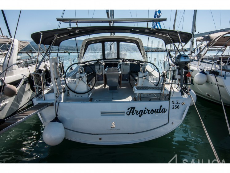 Oceanis 41.1 - Yacht Charter Sailica