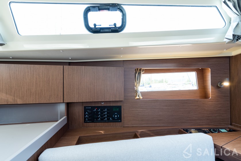 Oceanis 41.1 - Yacht Charter Sailica