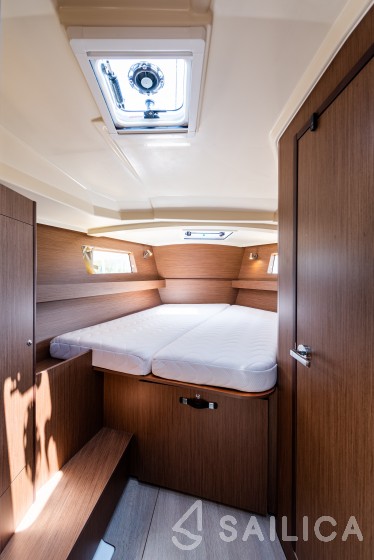 Oceanis 41.1 - Yacht Charter Sailica