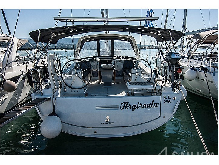 Oceanis 41.1 - Yacht Charter Sailica