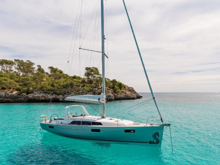 Oceanis 41.1 - Yacht Charter Sailica