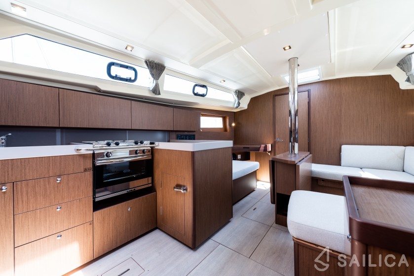 Oceanis 41.1 - Yacht Charter Sailica
