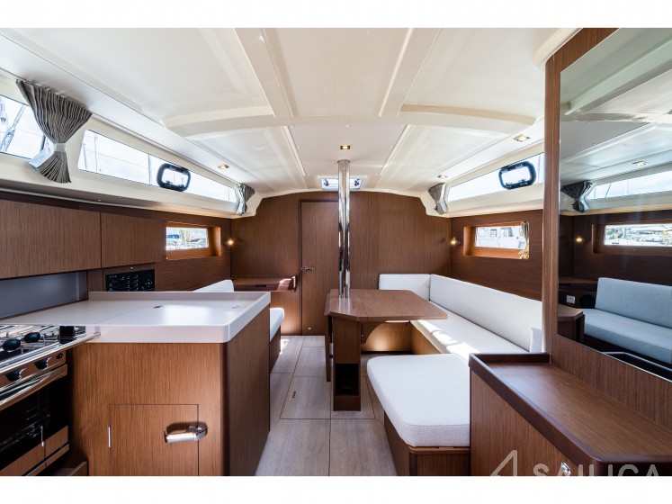 Oceanis 41.1 - Yacht Charter Sailica