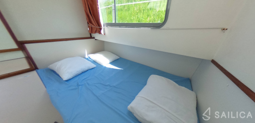 Haines Rive 40 - Yacht Charter Sailica