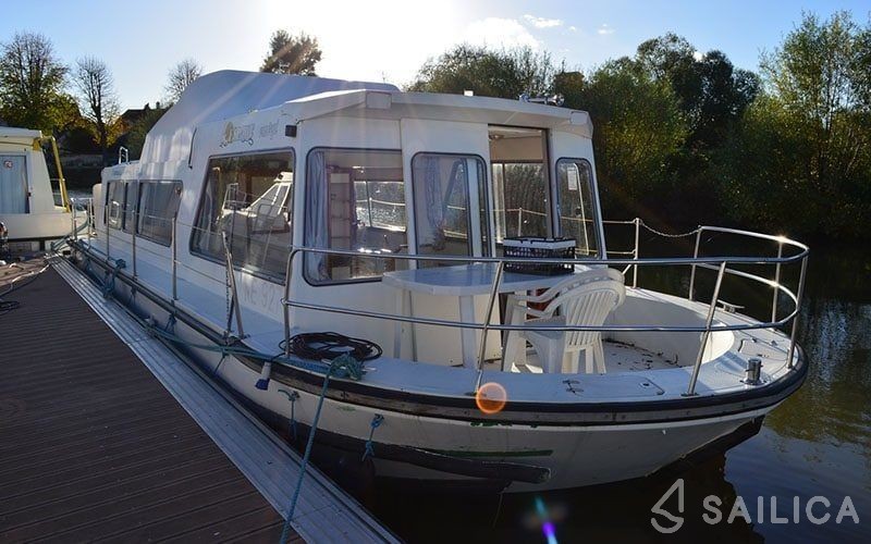 Haines Rive 40 - Yacht Charter Sailica