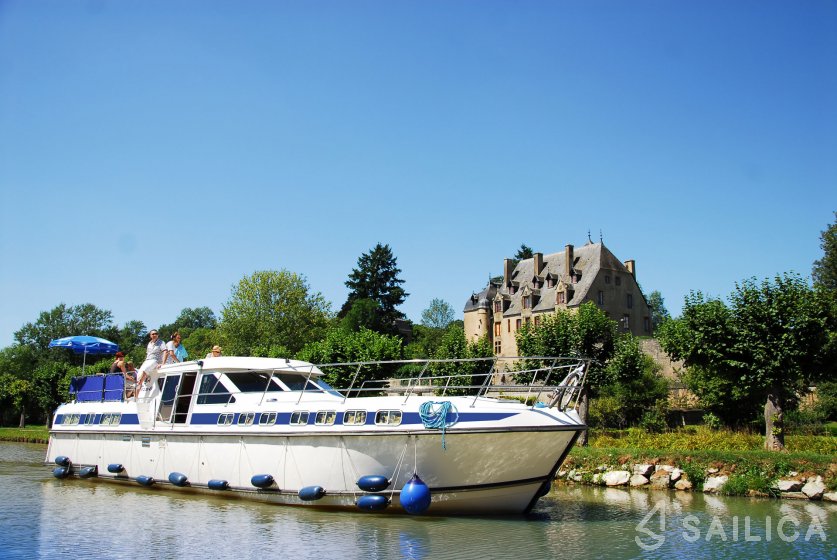 Haines Rive 40 - Yacht Charter Sailica