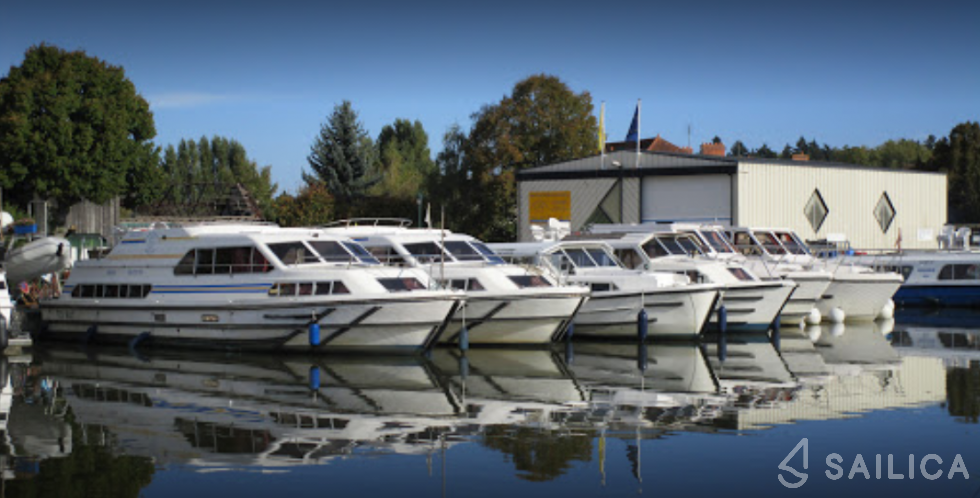 Haines Rive 40 - Yacht Charter Sailica