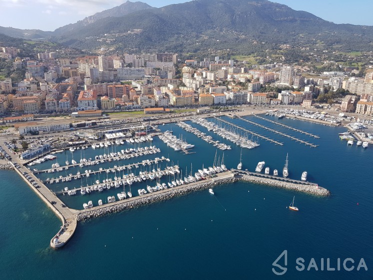 Bali 4.0 - Yacht Charter Sailica
