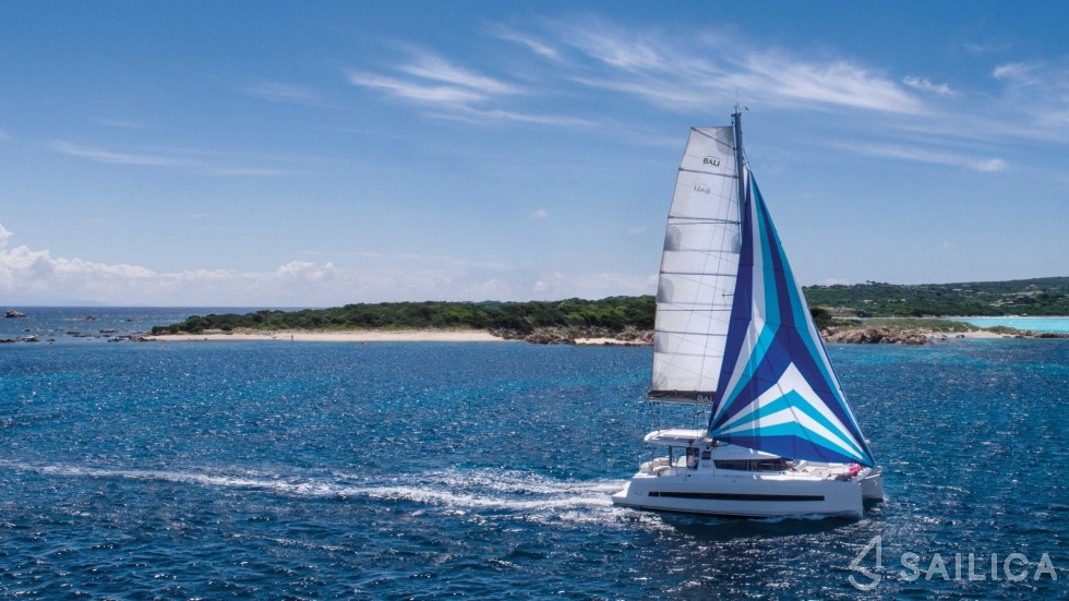 Bali 4.1 - Yacht Charter Sailica