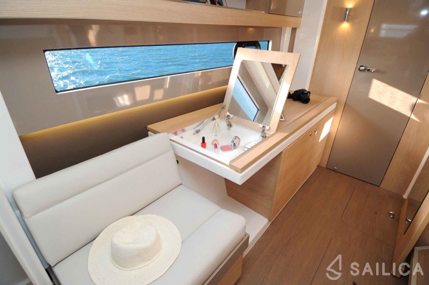 Bali 4.1 - Yacht Charter Sailica