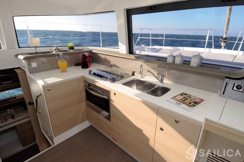 Bali 4.1 - Yacht Charter Sailica