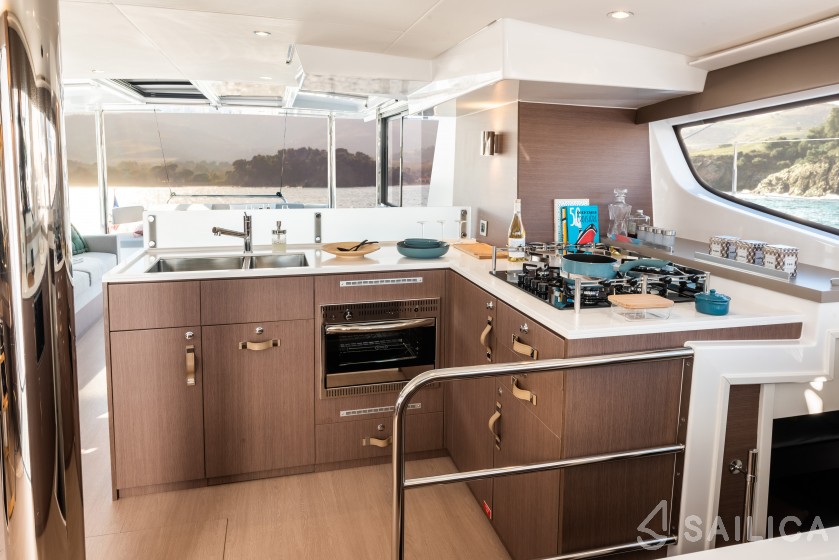 Bali 4.6 - Yacht Charter Sailica