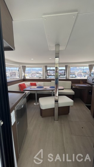 Lagoon 42 - Yacht Charter Sailica