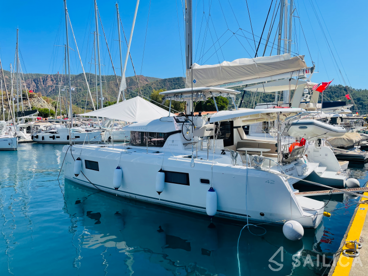 Lagoon 42 - Yacht Charter Sailica