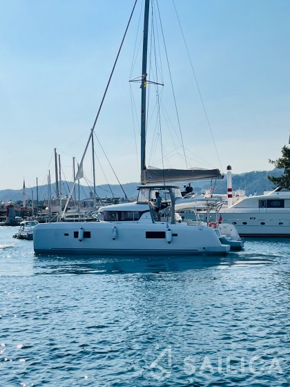 Lagoon 42 - Yacht Charter Sailica